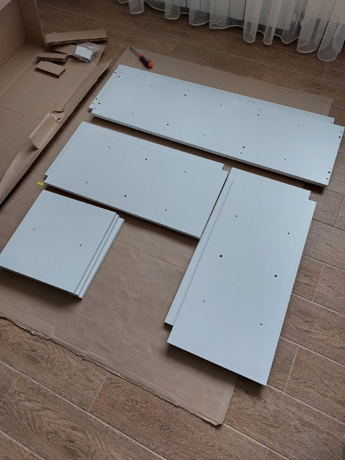 4. Разложил детальки в кучки по буквам, указанным на схеме.