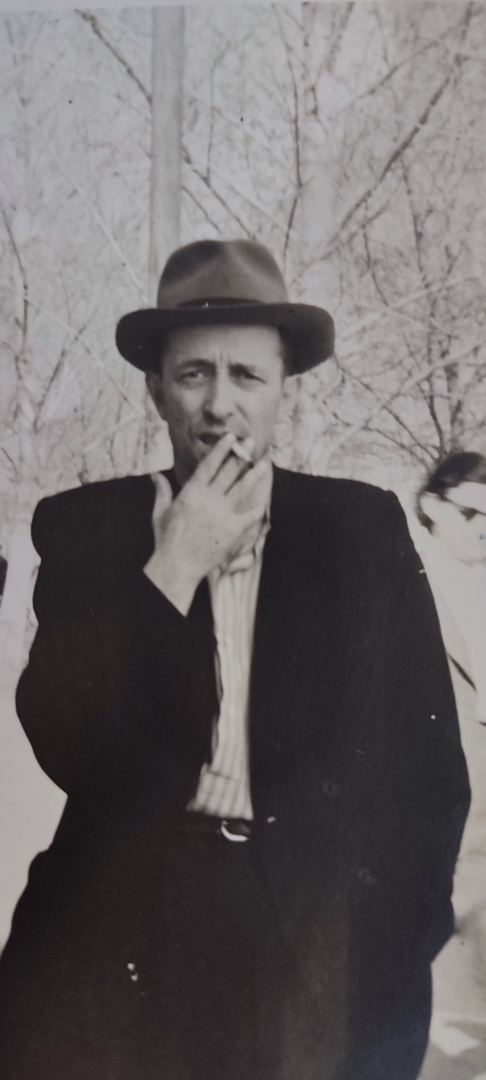 К пенсии дед уже не курил. Но после войны. Сами понимаете.