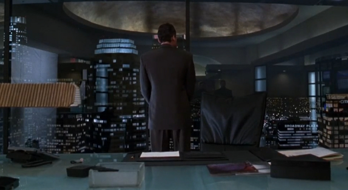 Что самое интересное, в следующем кадре ясно показывается, что башня банка США где-то подальше от небоскреба (на фото она слева).