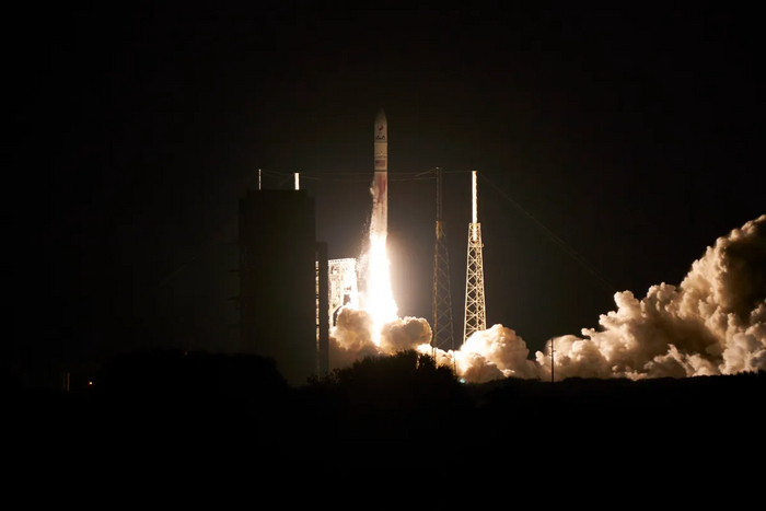 Vulcan Centaur ULA отправляется в свой первый полет 8 января с лунным спускаемым аппаратом "Сапсан" от Astrobotic. Автор: Джордан Сироки.