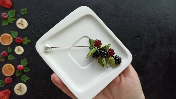 Материалы: запекаемая полимерная глина, фурнитура.