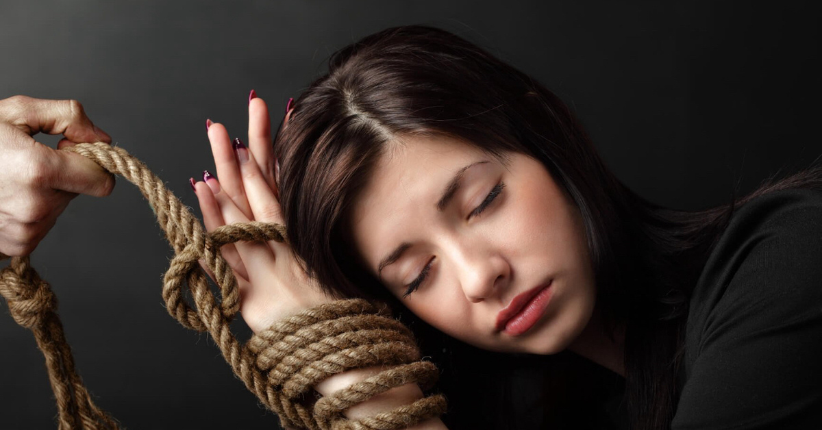 Я люблю быть связанной. Связанные женщины. Связанные женщины фото картинки. Я люблю быть связанной. Рука девушки.