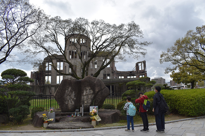 Мемориальный парк мира в Хиросиме Япония, Хиросима, Бомбардировка Хиросимы и Нагасаки, Ядерный взрыв, Музей, Жесть, Мемориал, Путешествия, Длиннопост, Фотография Мемориальный парк мира в Хиросиме Япония, Хиросима, Бомбардировка Хиросимы и Нагасаки, Ядерный взрыв, Музей, Жесть, Мемориал, Путешествия, Длиннопост, Фотография
