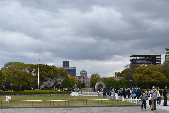 Мемориальный парк мира в Хиросиме Япония, Хиросима, Бомбардировка Хиросимы и Нагасаки, Ядерный взрыв, Музей, Жесть, Мемориал, Путешествия, Длиннопост, Фотография Мемориальный парк мира в Хиросиме Япония, Хиросима, Бомбардировка Хиросимы и Нагасаки, Ядерный взрыв, Музей, Жесть, Мемориал, Путешествия, Длиннопост, Фотография
