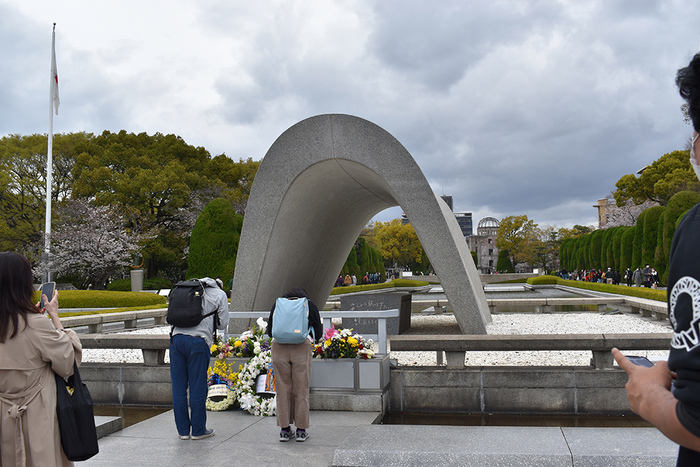 Мемориальный парк мира в Хиросиме Япония, Хиросима, Бомбардировка Хиросимы и Нагасаки, Ядерный взрыв, Музей, Жесть, Мемориал, Путешествия, Длиннопост, Фотография Мемориальный парк мира в Хиросиме Япония, Хиросима, Бомбардировка Хиросимы и Нагасаки, Ядерный взрыв, Музей, Жесть, Мемориал, Путешествия, Длиннопост, Фотография