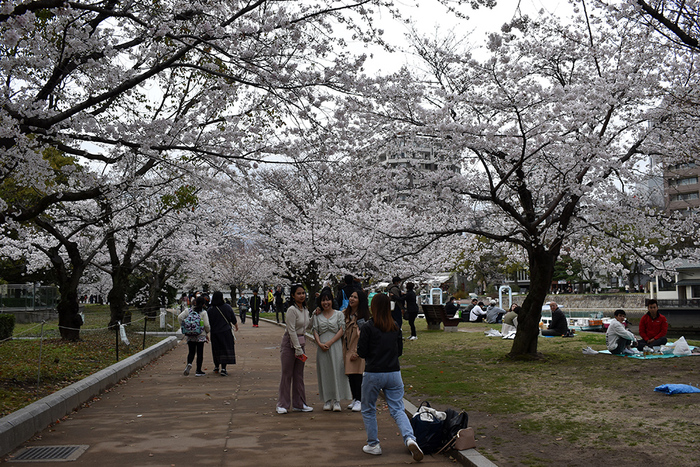 Мемориальный парк мира в Хиросиме Япония, Хиросима, Бомбардировка Хиросимы и Нагасаки, Ядерный взрыв, Музей, Жесть, Мемориал, Путешествия, Длиннопост, Фотография Мемориальный парк мира в Хиросиме Япония, Хиросима, Бомбардировка Хиросимы и Нагасаки, Ядерный взрыв, Музей, Жесть, Мемориал, Путешествия, Длиннопост, Фотография