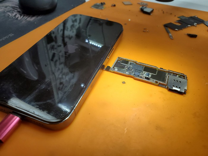 Не дожил до 2 января или не суй яблоко в сомнительные места! Iphone 14 Pro Москва, Таганка, Apple, Iphone 14, Ремонт техники, Зарядка, Пайка, Bga, Дорого, Длиннопост