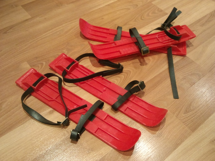 Мини-лыжи. Не совсем игры, но пусть будут. Каноничные.