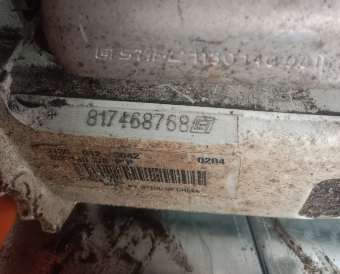 В случае штиля, помимо гравировки имеется ещё и заводская наклейка, которая истирается, деформируется или слетает.