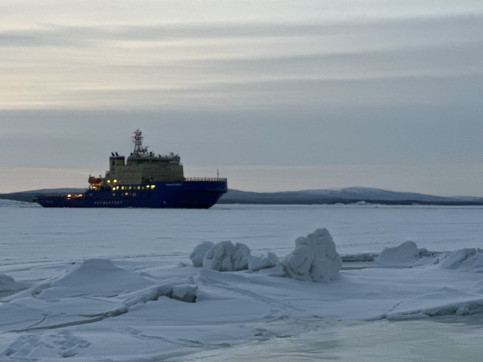 Ледокол Новороссийск в Белом море