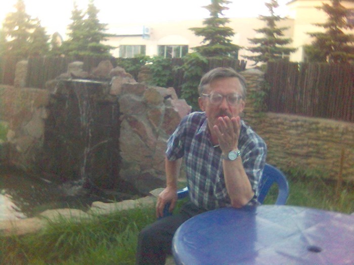 Кафе Надежда - пьем пиво на улице