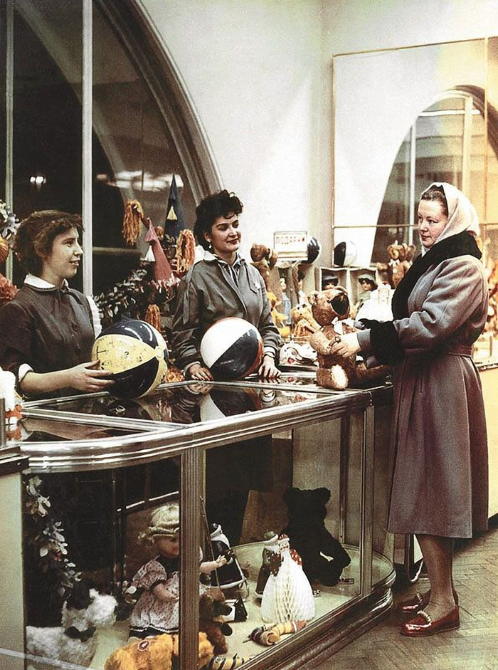 В СССР " Детский мир ". Все по ГОСТу