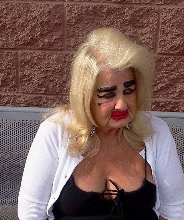 Какие перышки, какой носок, И, верно, ангельский быть должен голосок...