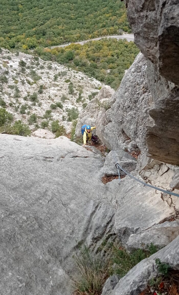 Вид с R2 на середину веревки R1 - R2