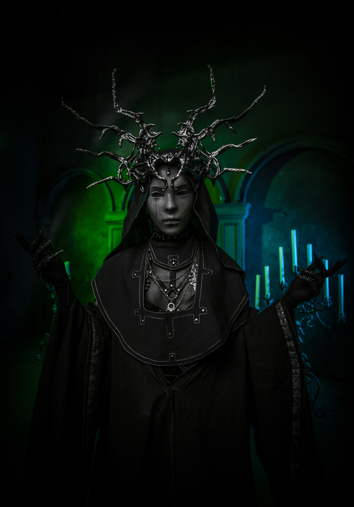 Люблю делать косплеи на непопулярных персонажей. По Mortal Shell, по-моему, никто еще не делал костюмы (потому что, будем честными, кому нафиг сдался Mortal Shell в 2024 году хД)