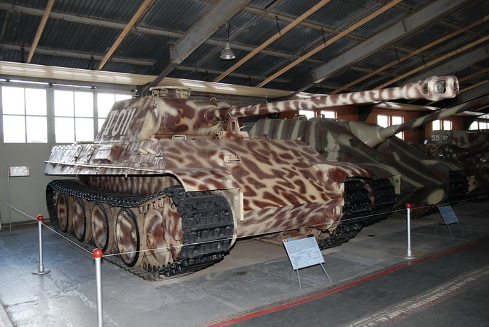   PzKpfw V   75-  Kw.K. 42      .  .