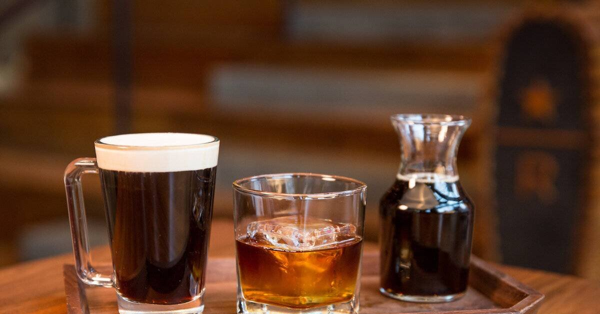 Чай с коньяком рецепт. Ирландский виски Старбакс. Кофе с коньяком. Кофе с виски. Кофе с алкоголем.