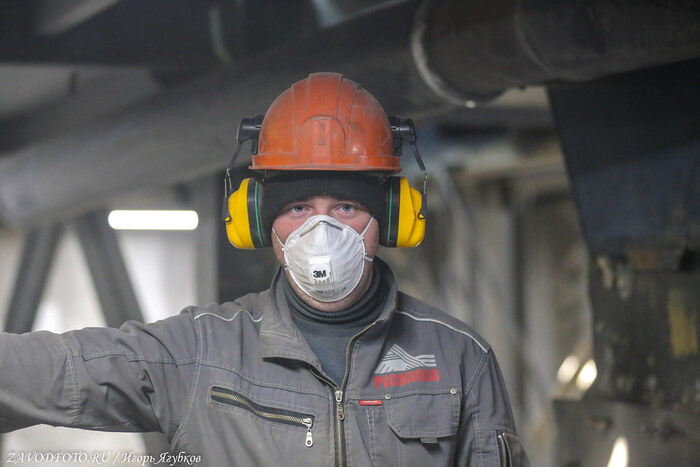 Из серии «Именно они делают Россию великой» / снято мной на Обогатительной фабрике «Правоурмийское» (Русолово) в Хабаровском крае