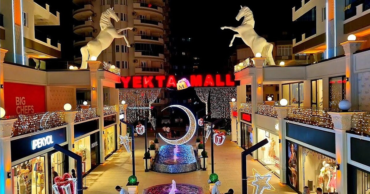 Торговый центр в махмутларе. Магазины в турции. Торговый центр в махмутларе. Махмутлар дом с гитарой. Махмутлар магазины.