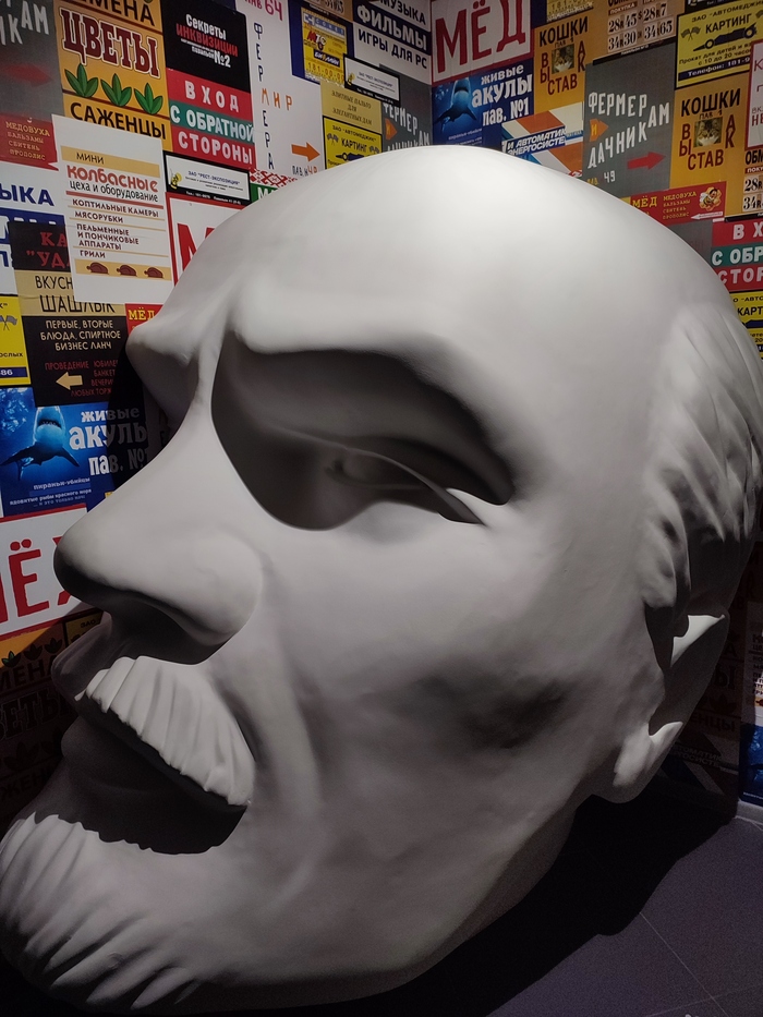 Одно из немногих интересных оформлений зала