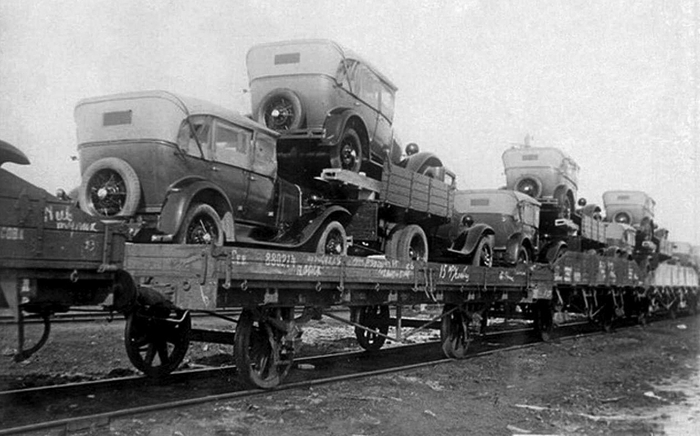 Серийная продукция Горьковского автозавода отправляется заказчикам.