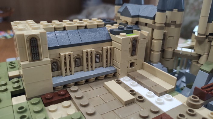 Восточное крыло ещё не готово.