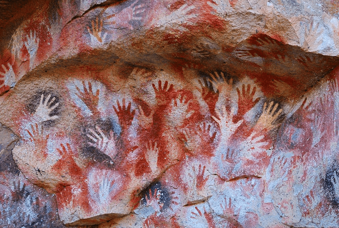 По словам археологов 75% отпечатков на таких изображениях - женские