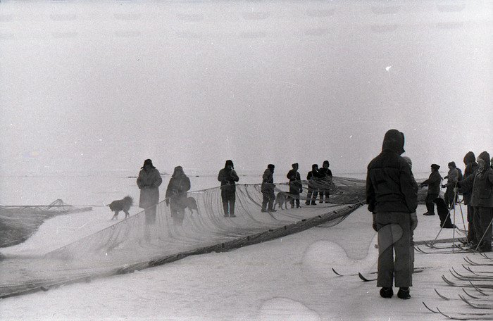 В общем, примерно так я себе это представлял (на фото Байкал, куда я ходил в поход в январе 1984 года)