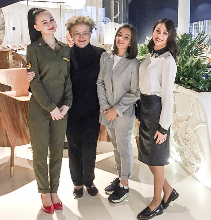 Судя по фото из карт, там отдыхают разные знаменитости