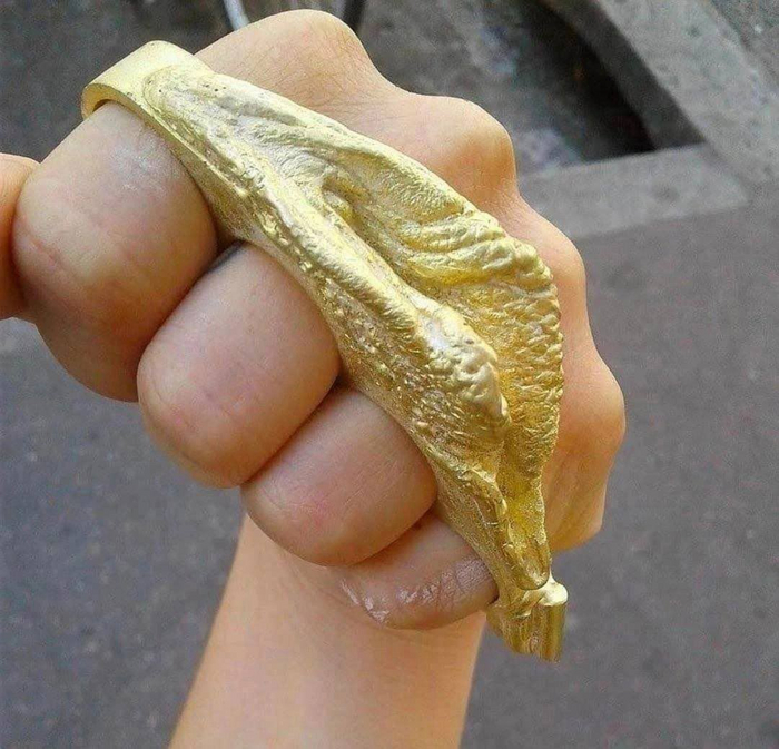 Кому дать пзды?