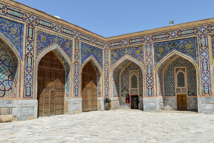 ����� ������� ������������������ �������, �����, ��� � ������ ������� ������������ ������ ����� ���� (���� ����� <a href="https://pikabu.ru/story/puteshestvie_v_uzbekistan_part_vi_samarkand_registan_11076343?u=https%3A%2F%2Fcommons.wikimedia.org%2Fwiki%2FFile%3AClassroom_Entrances_Inside_The_Tilya_Kori_Madrasah_%28220363329%29.jpeg&t=%D0%B7%D0%B4%D0%B5%D1%81%D1%8C&h=b53cb3bf6f37055ef217916d8f2a84a65d73524a" title="https://commons.wikimedia.org/wiki/File:Classroom_Entrances_Inside_The_Tilya_Kori_Madrasah_(22036332..." target="_blank" rel="nofollow noopener">�����</a>)