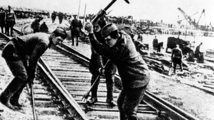 Сегодня исполняется 80 лет со дня снятия блокады Ленинграда Великая Отечественная война, Герои, Военная история, История России, Железная дорога, Ленинград, Блокада Ленинграда, Вторая мировая война, Транспорт, Война, Нацизм, Видео, YouTube, Длиннопост