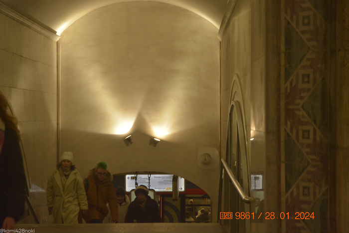 ...таки не каждый день увидишь фотографа в метро)