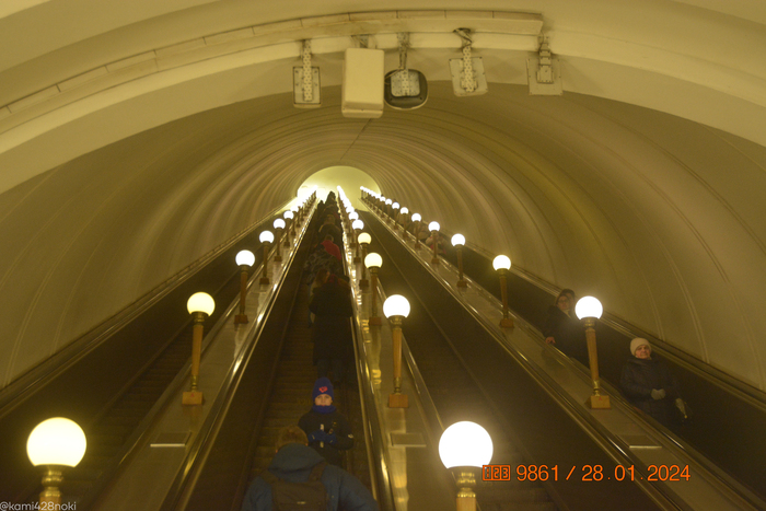 ...его длинный наклонный ход...