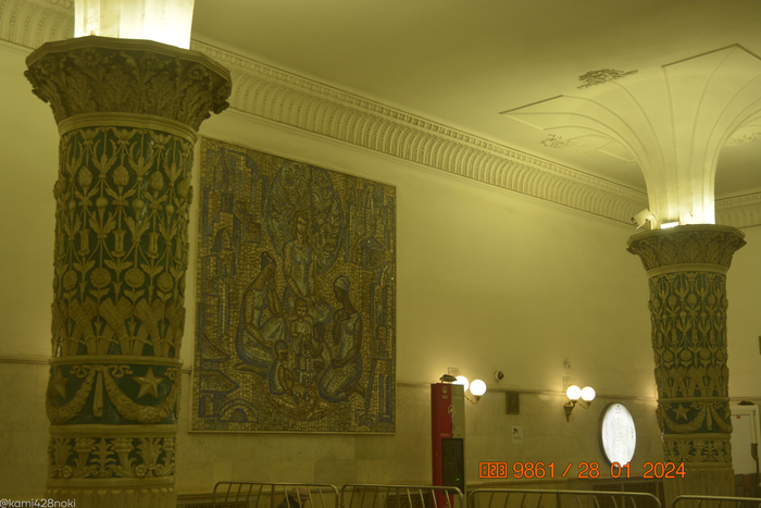 ...и красивый вестибюль.