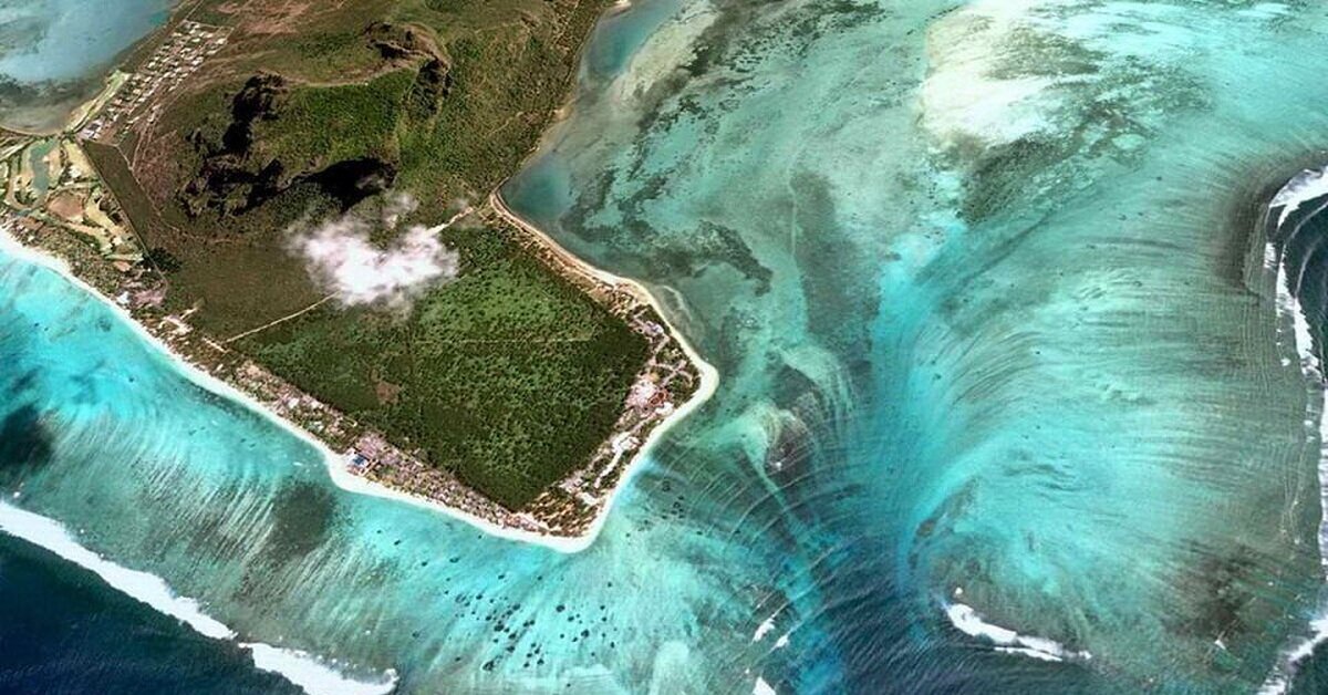 Маврикий океан. Подводный водопад Маврикий в индийском океане. Ле Морн Брабан водопад. Подводный водопад Ле Морн Брабан. Ле-Морн-Брабан, остров Маврикий.