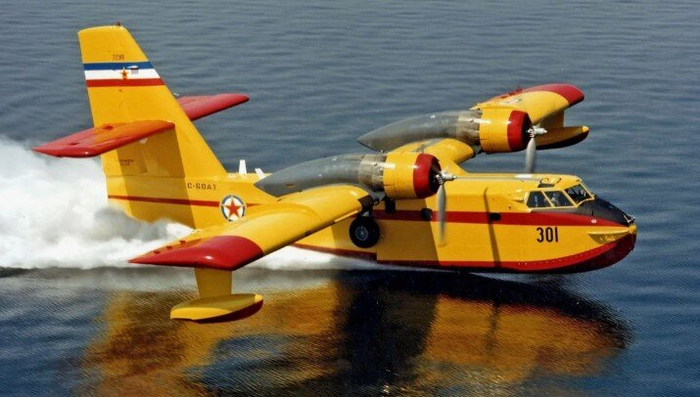 Canadair CL-215.