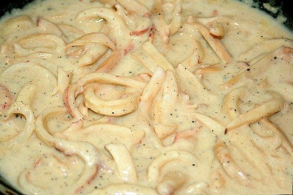 Нежный кальмар в сметанном соусе