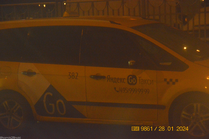 Эти старые наклейки Яндекса на Форде S-Max... удивительно, что они ещё на ходу