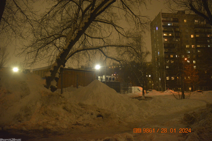 ...ближе к Палехской улице, где проход по одной из тропинок закрыт по этой причине: