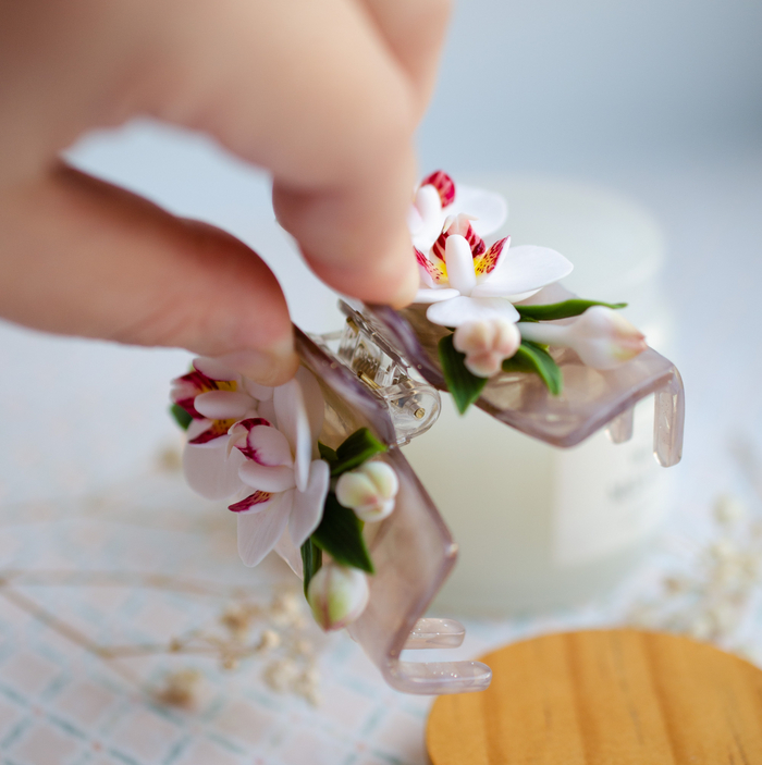 Крабик для волос ручной работы с орхидеями