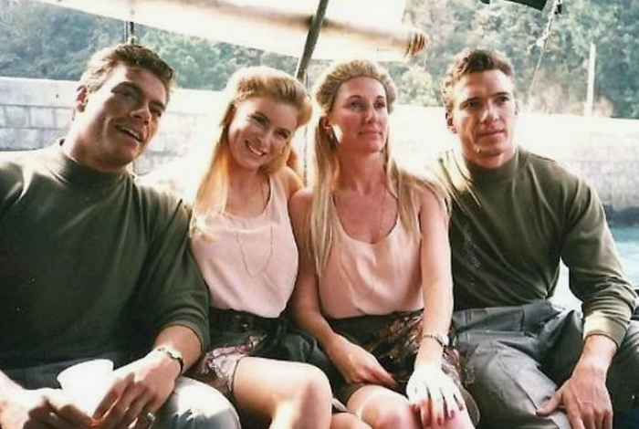 Жан Клод Ван Дамм и Элона Шоу с дублерами.