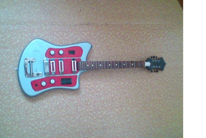 На этой доске я впервые сыграл Metallica - "Master of puppets", да.