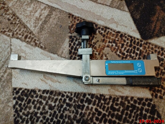 ПКН. Прибор Контроля Натяжения.Две кнопки, один рычаг, один винт. Просто, сердито, эффективно.