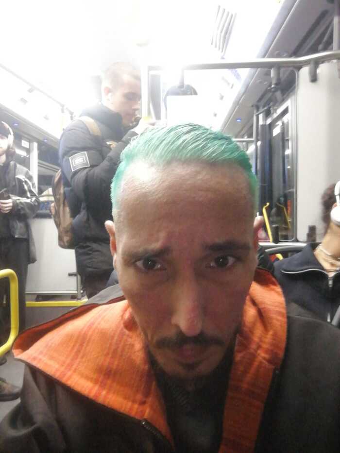 Если не видно, цвет там зелёный))