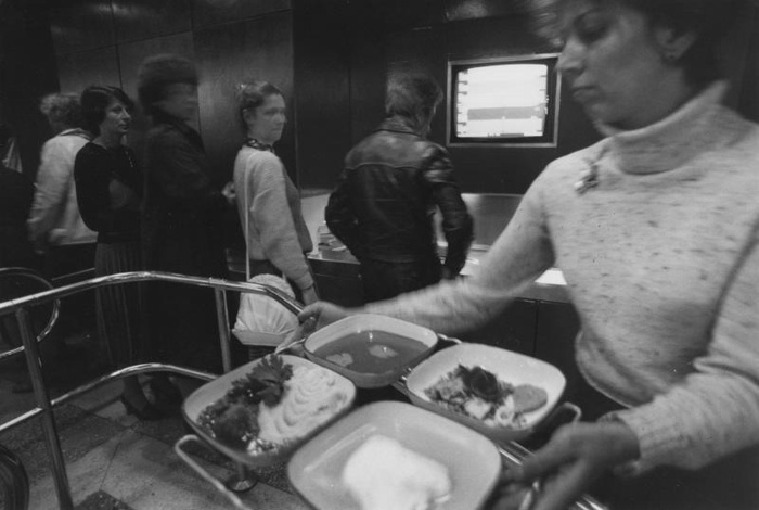 Поднос с обедом.