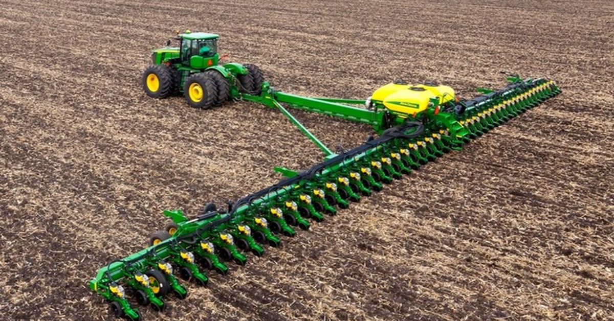 John plant. John Deere db120 в жизни. Planter (Farm implement).