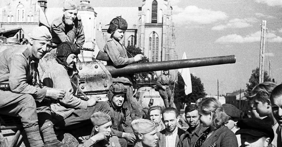 07 1944. Освобождение столицы литвы вильнюса 13 июля 1944 г. Брестская крепость в день освобождения. Картины «парад партизан» в минске 16 июля 1944 года». Освобождение брестской крепости в 1944.
