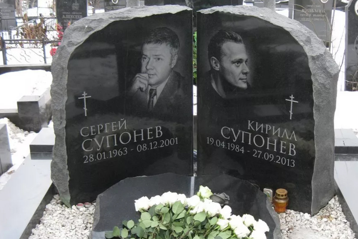 Могила отца и сына на Троекуровском кладбище