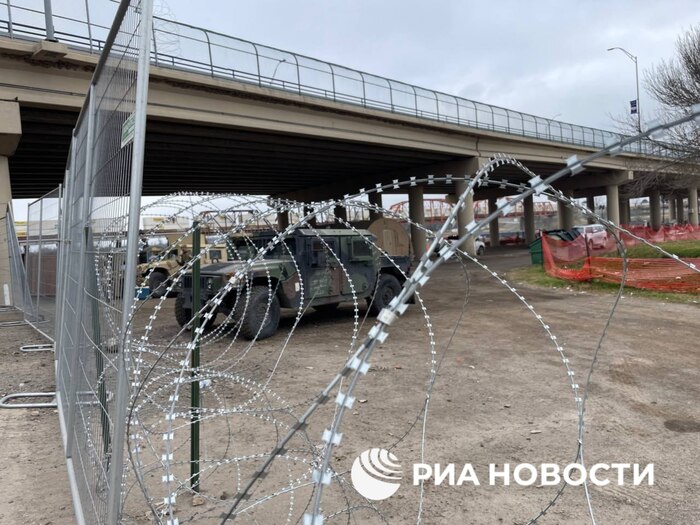 Власти штата Техас возьмут под собственный контроль еще больше территорий вдоль границы с Мексикой, заявил губернатор Эббот Политика, Новости, РИА Новости, США, Мигранты, Техас, Республиканцы, Демократы, Джо Байден, Миграционная политика, Telegram (ссылка), Видео, Длиннопост